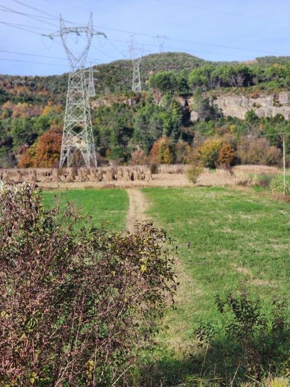 TERRENO AGRICOLO IN VENDITA: 1400 m² Vicino alla Strada Principale || (📍Nel Villaggio IBË) || 98.000€ 🏕
