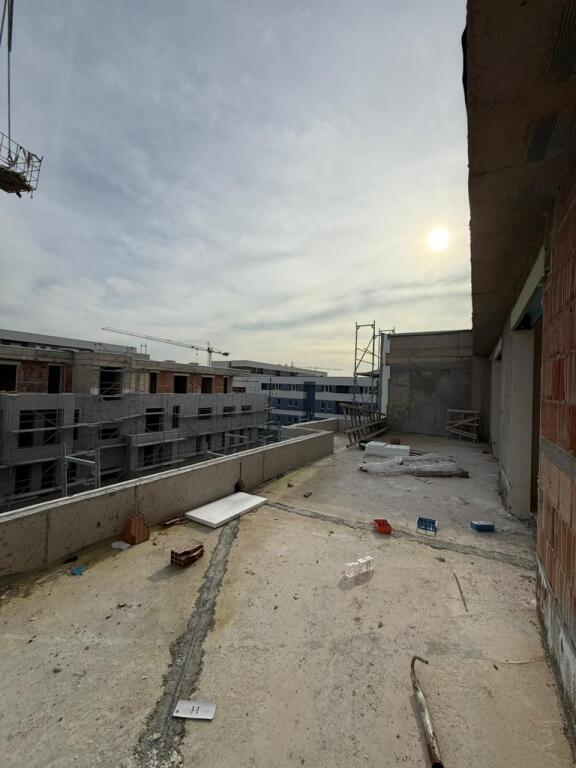 UNIVERS CITY, IN VENDITA, APPARTAMENTO 2+1+2+VERANDA