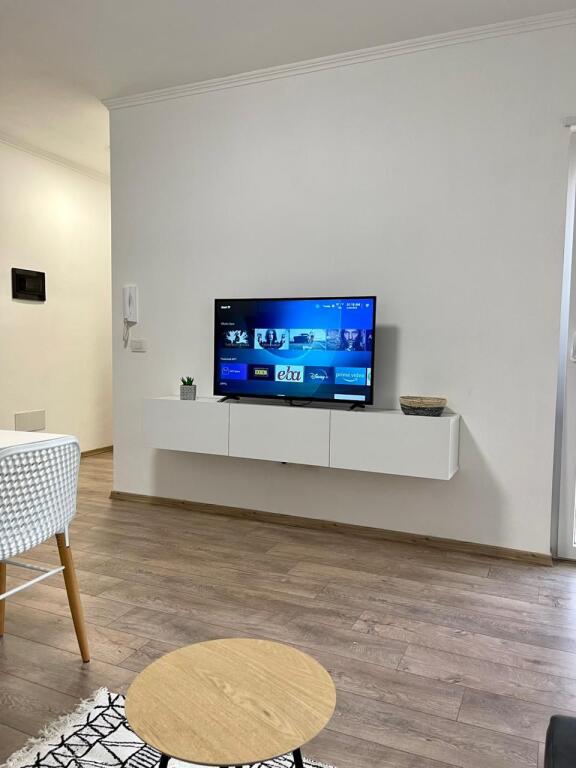 Jepet apartament me qera 1+1 shkembi kavajes