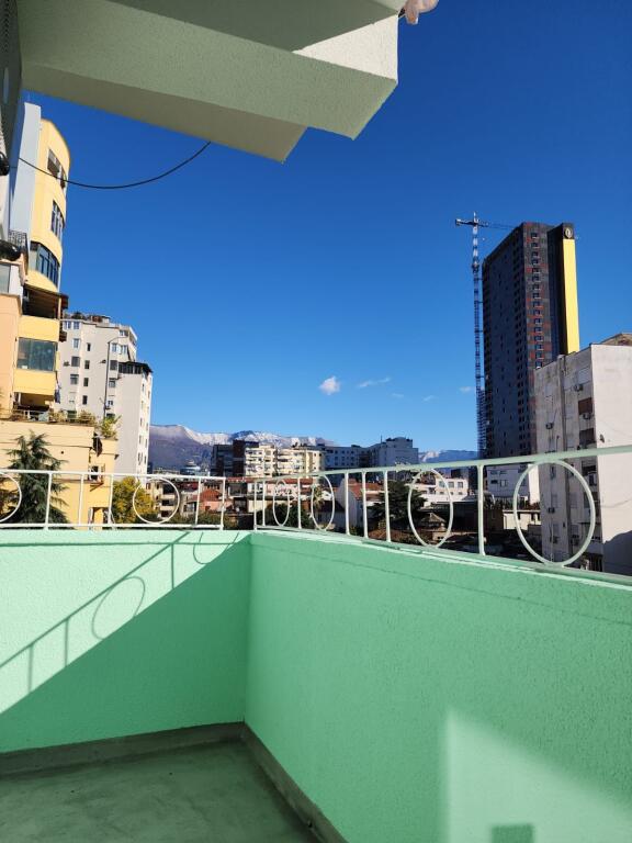 🏠 JEPET ME QIRA – APARTAMENT 1+1 NË QENDËR