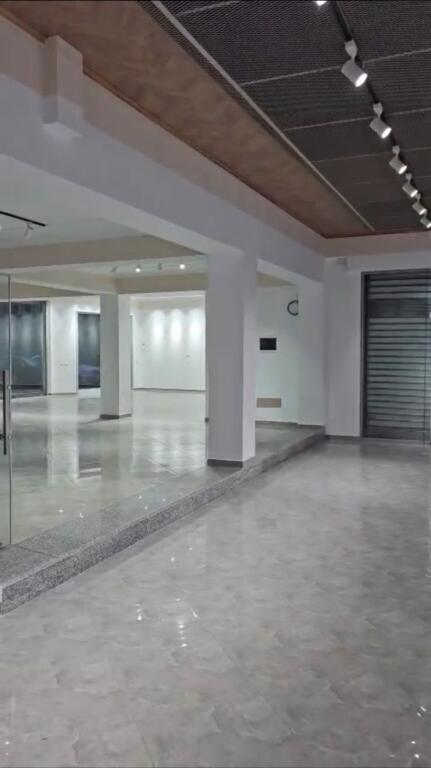 SHOP FOR RENT 300 M2 ASTIR 300,000 LEKE
