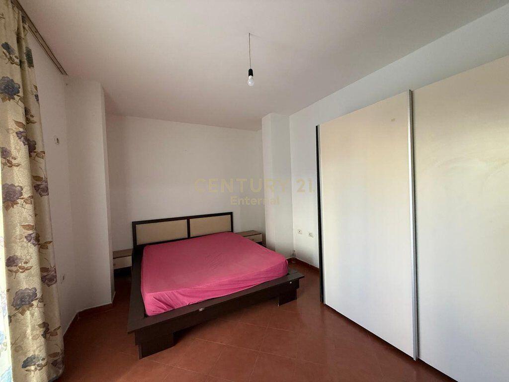 Apartament 2+1 Me Qira te Mbikalimi , Komuna e Parisit