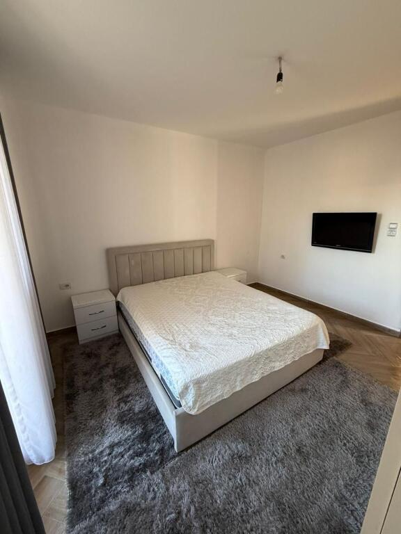 VILE ME QERA 2 KATESHE 5 MAJI 1.000 EURO