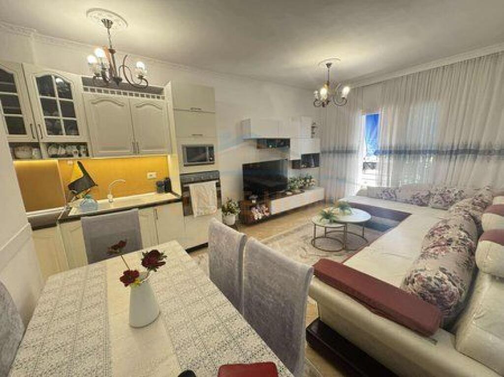 For sale, 1+1 apartment, Unaza e Re.