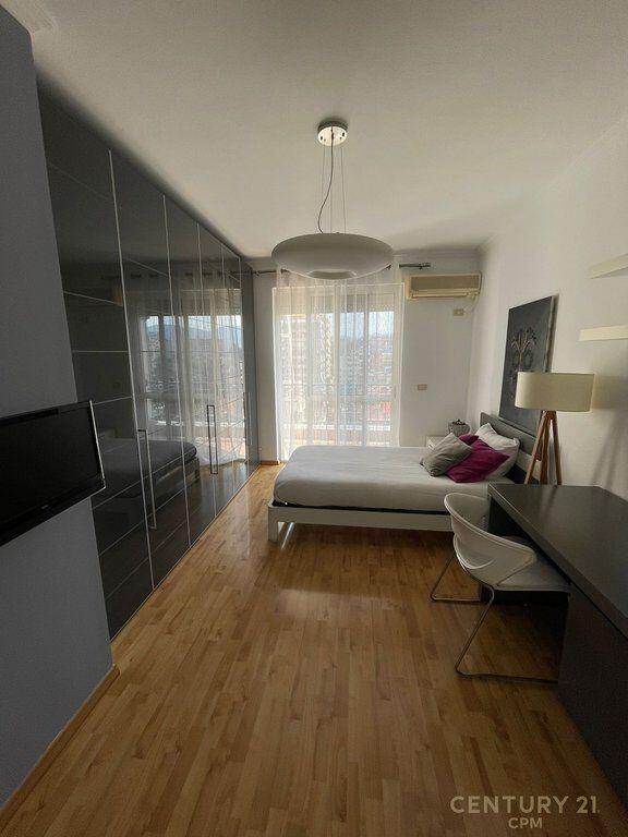 Apartment 3+1 for rent near Garda, with parking space.