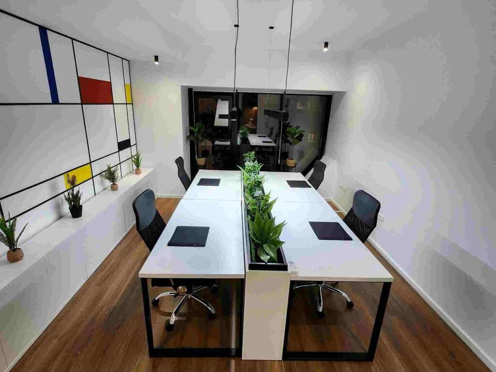 OFFICE FOR RENT 66 M2 SQUARE 21 1,000 EURO