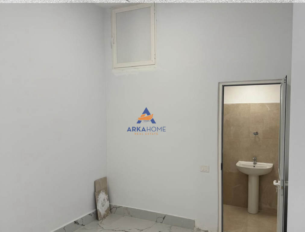 SHOP FOR RENT 38M2 "MINE PEZA STREET, AT DONIKA CENTER" 900 EURO