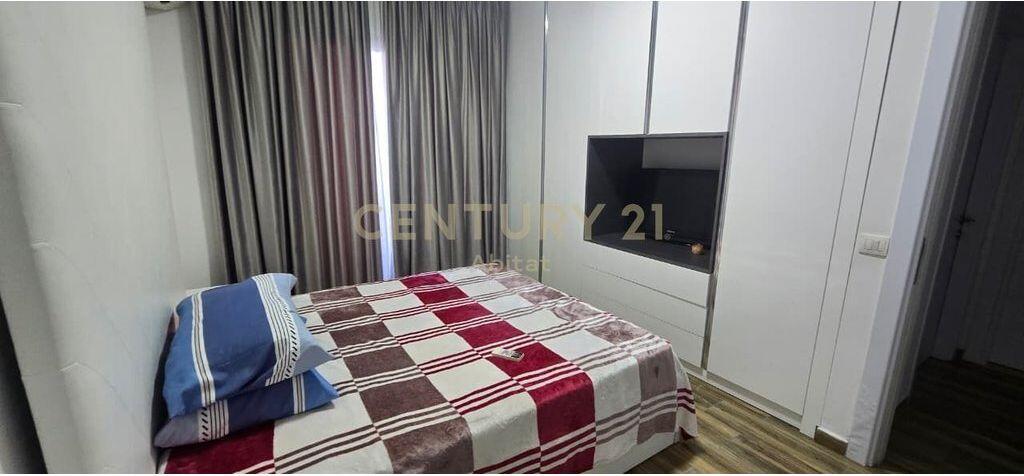 Apartament me qira 3+1+3+dy poste parkimi pranë Kompleksit Delijorgji