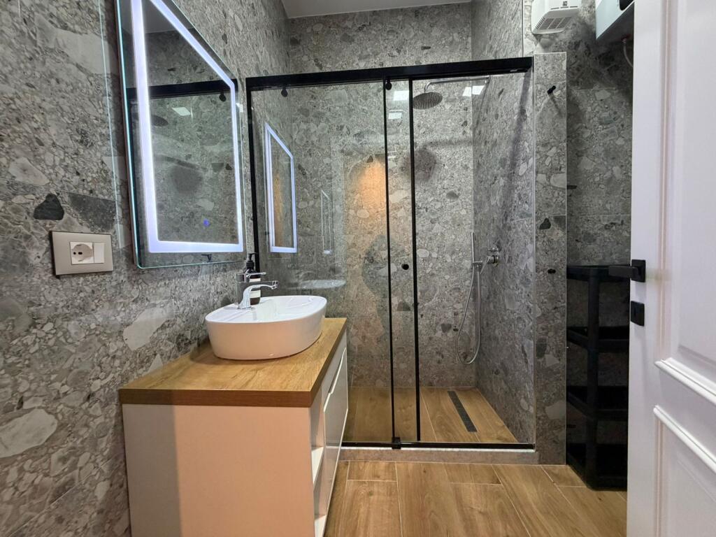 Apartment 2+1+Veranda for rent in Bllok.