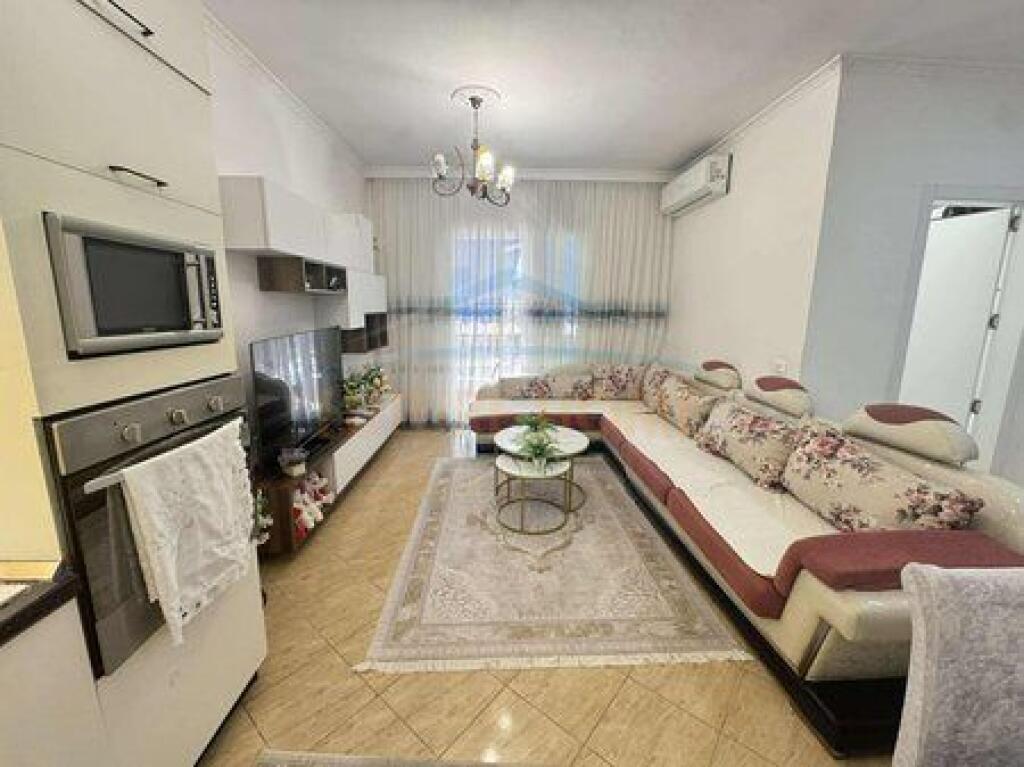 For sale, 1+1 apartment, Unaza e Re.