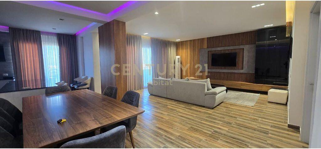 Apartament me qira 3+1+3+dy poste parkimi pranë Kompleksit Delijorgji