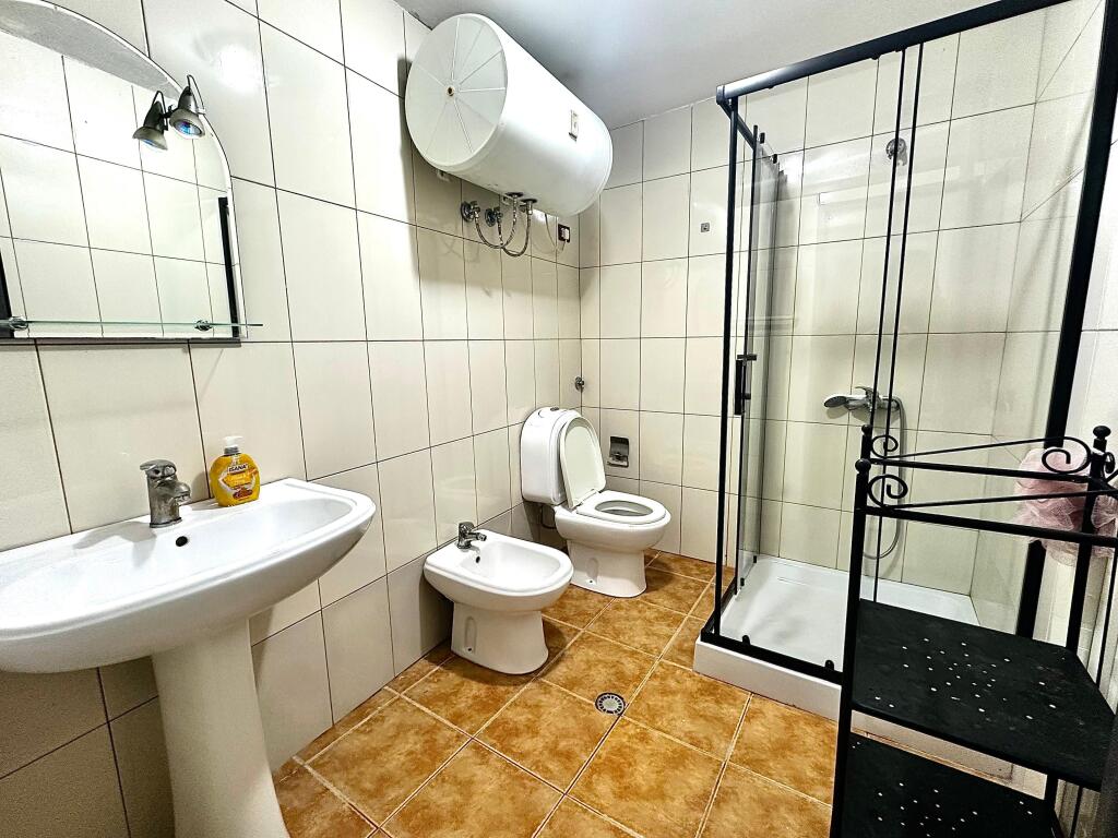Vilë private 1-katëshe me qira – Xhamllik!!!