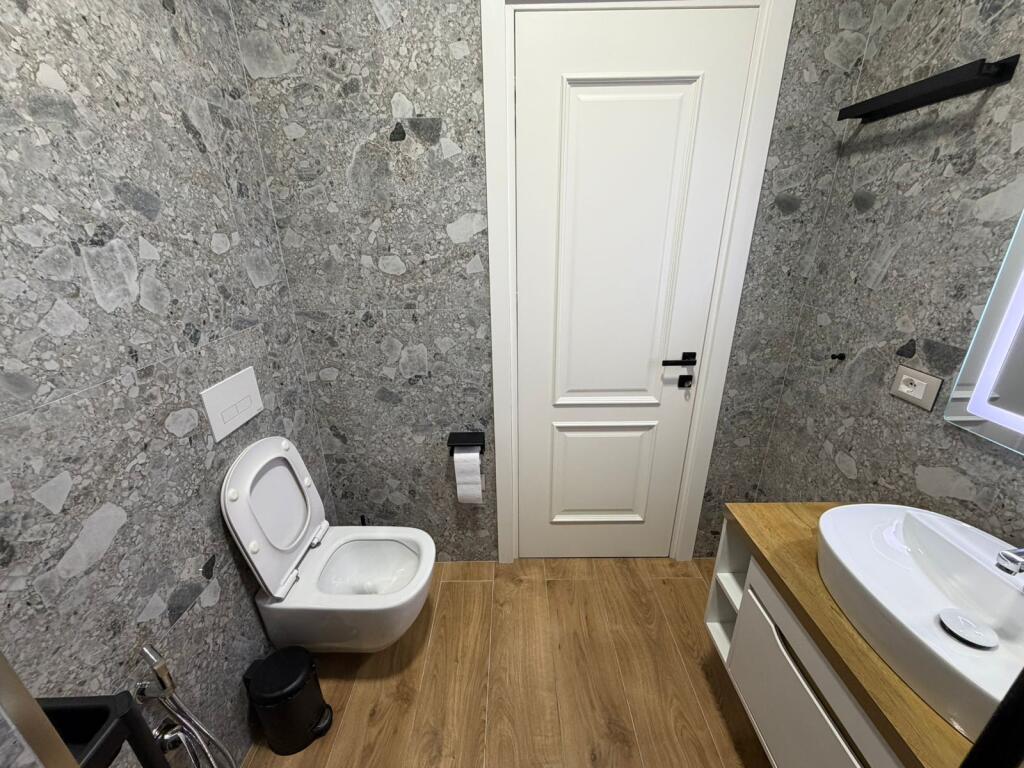 Apartment 2+1+Veranda for rent in Bllok.