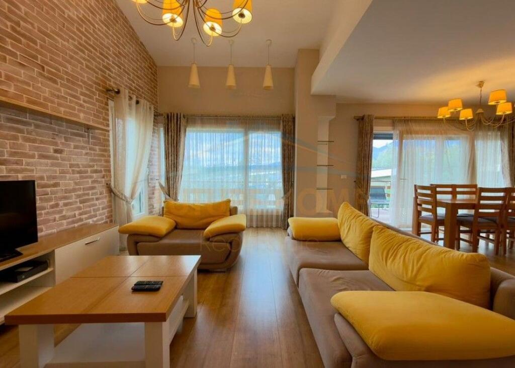 Qera, Apartament 3+1+2+2 Poste Parkimi..
