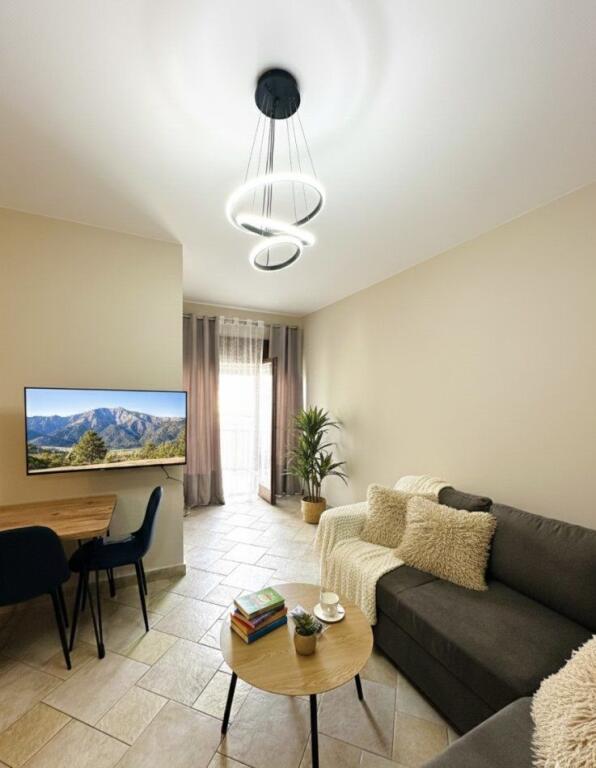 Appartamento 1+1 in affitto – Centro Tirana (Kostandin Kristoforidhi)