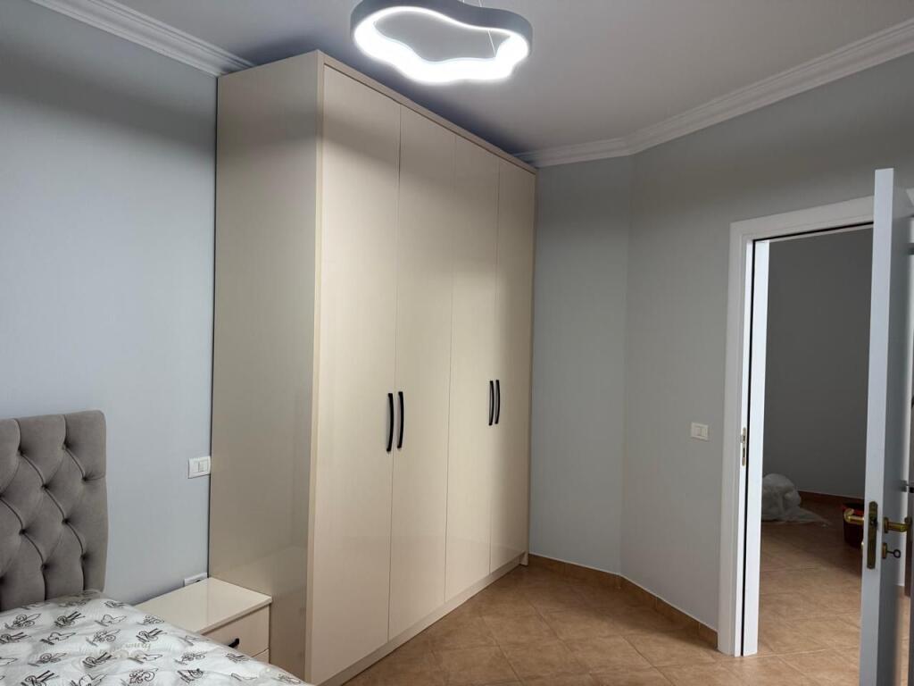 Apartament 2+1 me qira tek Rruga e Kavajes!