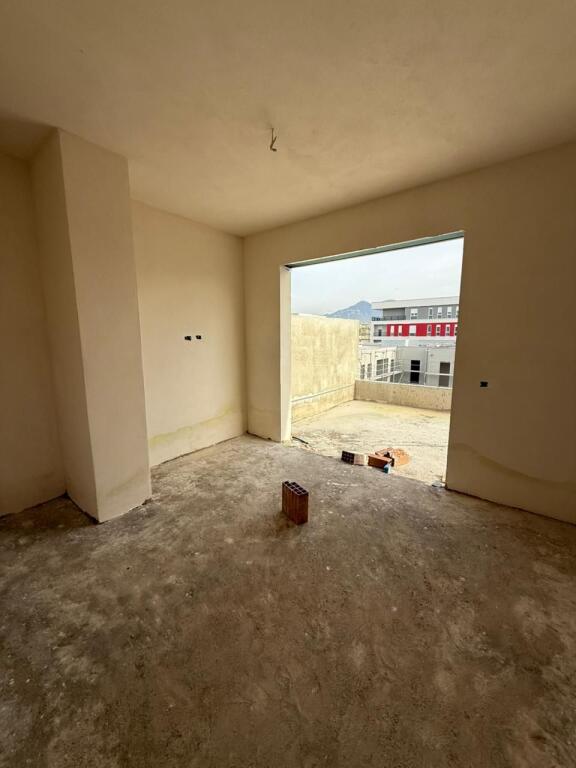 UNIVERS CITY, IN VENDITA, APPARTAMENTO 2+1+2+VERANDA