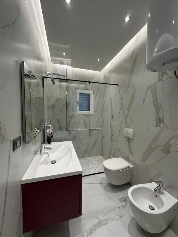 Appartamento 3+1+2 in vendita quartiere 12 Durres