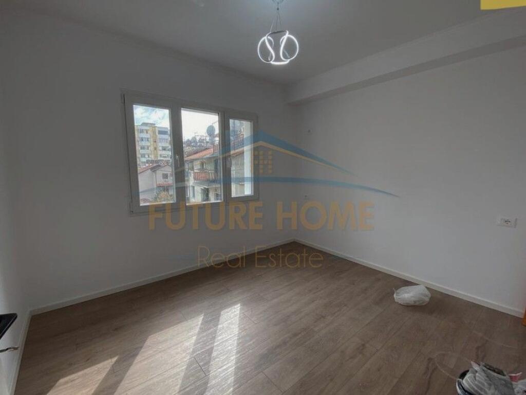 Shitet, Apartament 2+1, 21 Dhjetori