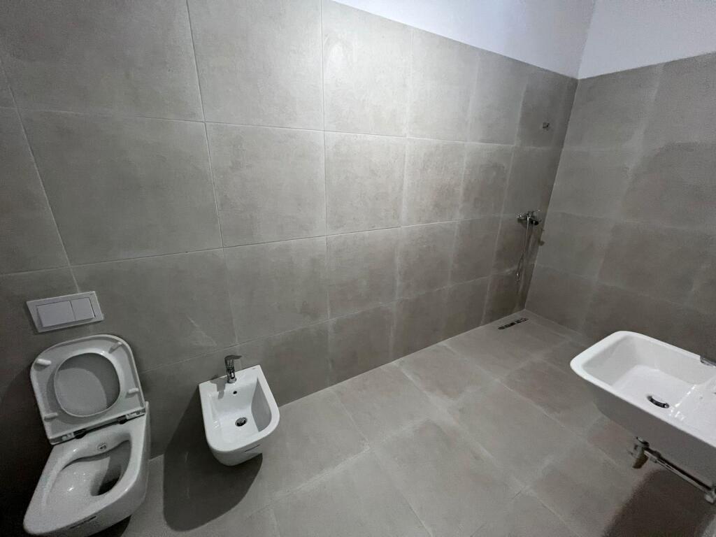 Ufficio o appartamento vuoto in piazza 21