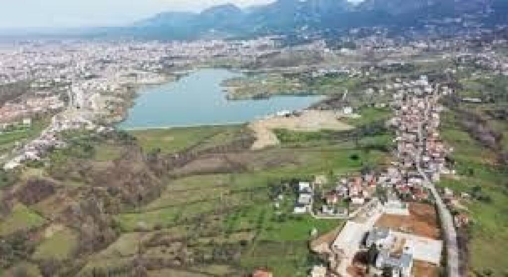 Terreno in vendita 2.700 m² a Farkë, di fronte a Lundra.