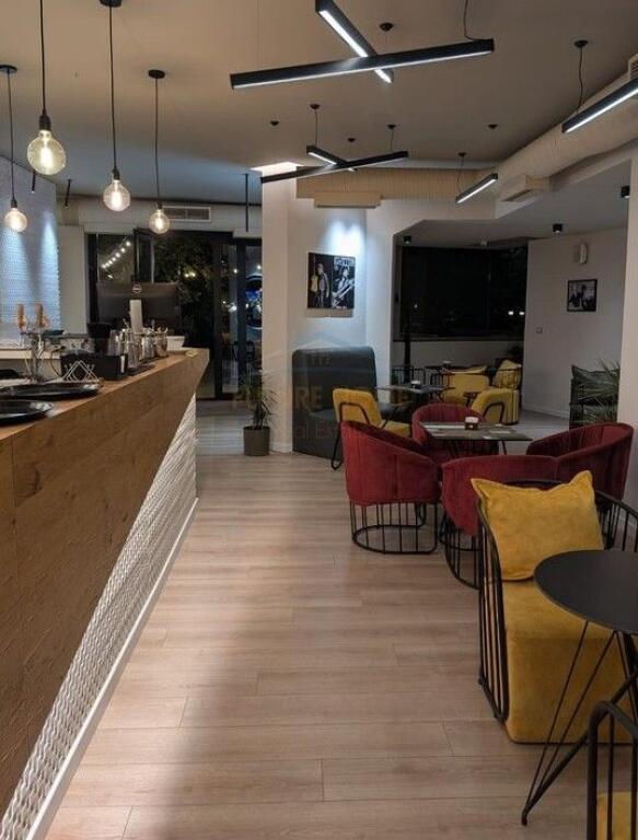 In vendita, Bar Lounge Business, vicino al Palazzo con Freccia, Tirana