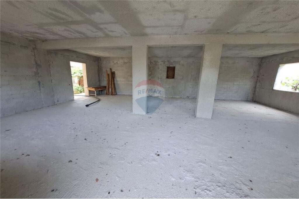 3-storey building, Vlore