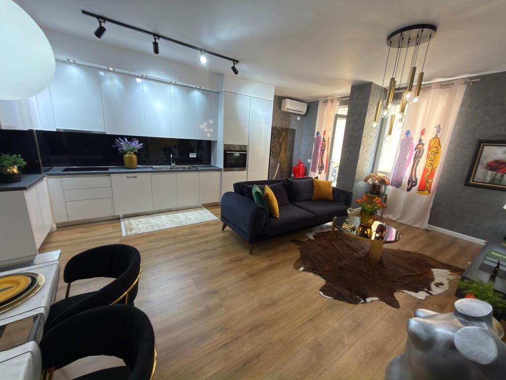 🏡 Apartment 1+1 for sale – Fully furnished luxury 📍 Mozaiku of Tirana, Naim Frashëri street 🏢 6th floor, 7-story building with elevator 🌅 South-West orientation  🟩 Total area: 77 m² 🛋️ The apartment is invested and offered fully furnished luxury, ready to live in without any additional expenses. 🪟 Bathroom with window – natural ventilation, one of the most sought-after features in the market.  ✨ Perfect positioning, natural lighting throughout the day and a very sought-after area. 