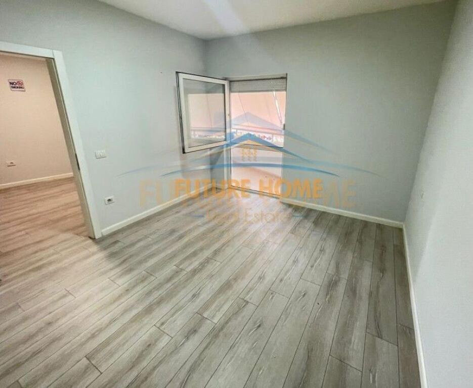 Qira, Ambient Biznesi, Zogu i Zi, Tirane..