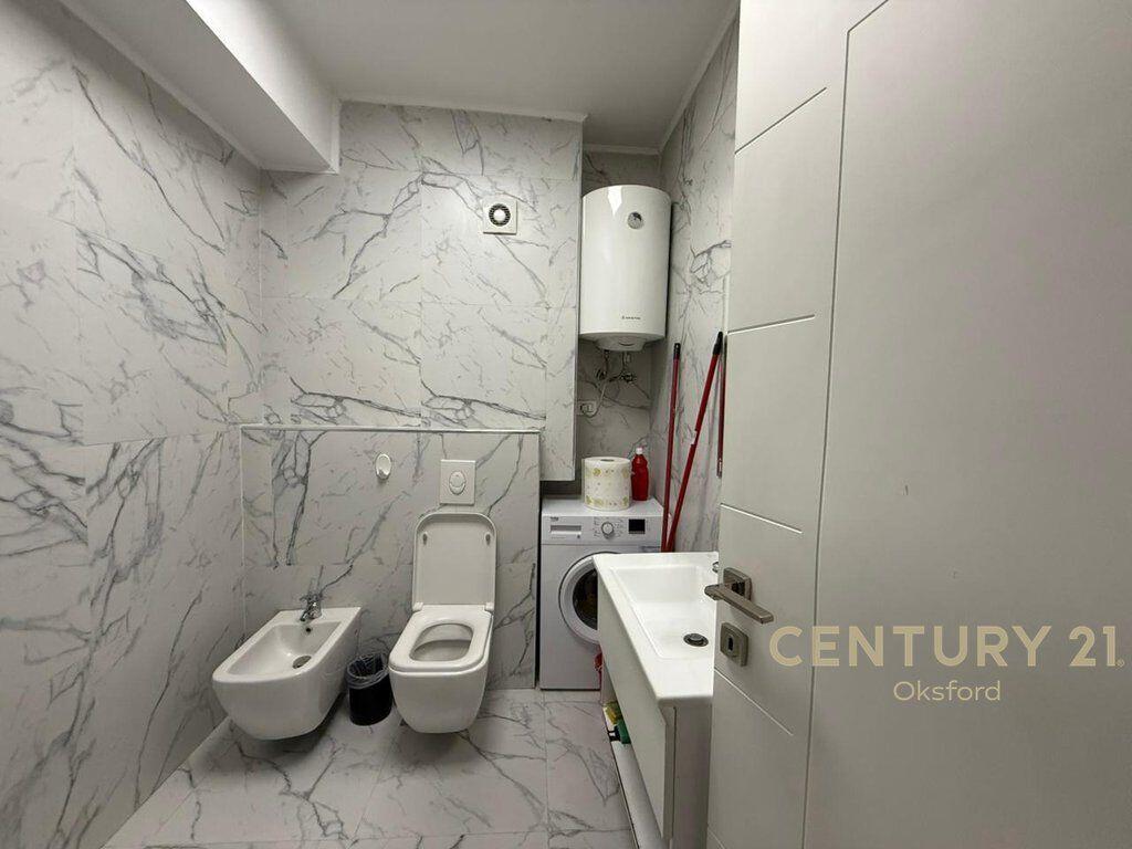 Jepet me qira apartament 1+1 në zonën e Komunës së Parisit.