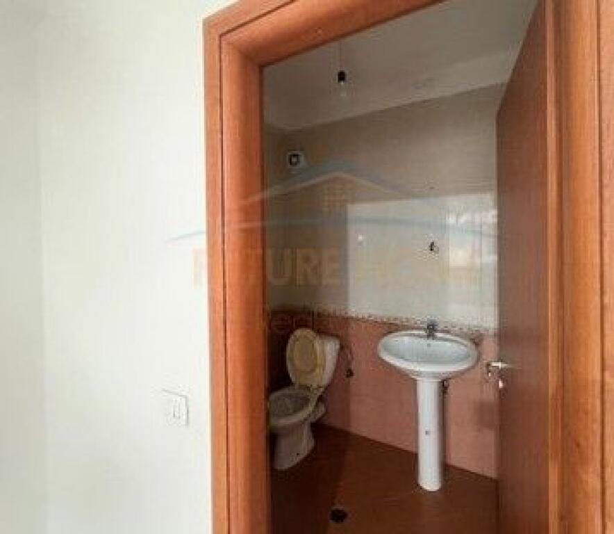 In vendita, Appartamento 2+1+2, Yzberish, Tirana.