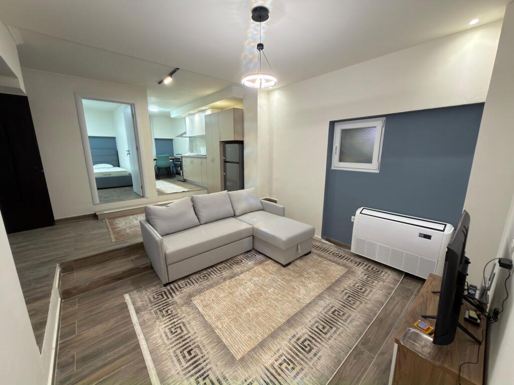 🏡 Appartamento 2+1 in affitto 📍 Posizione: Vicino alla Stazione dei Treni 💰 Prezzo: 70.000 lek / mese