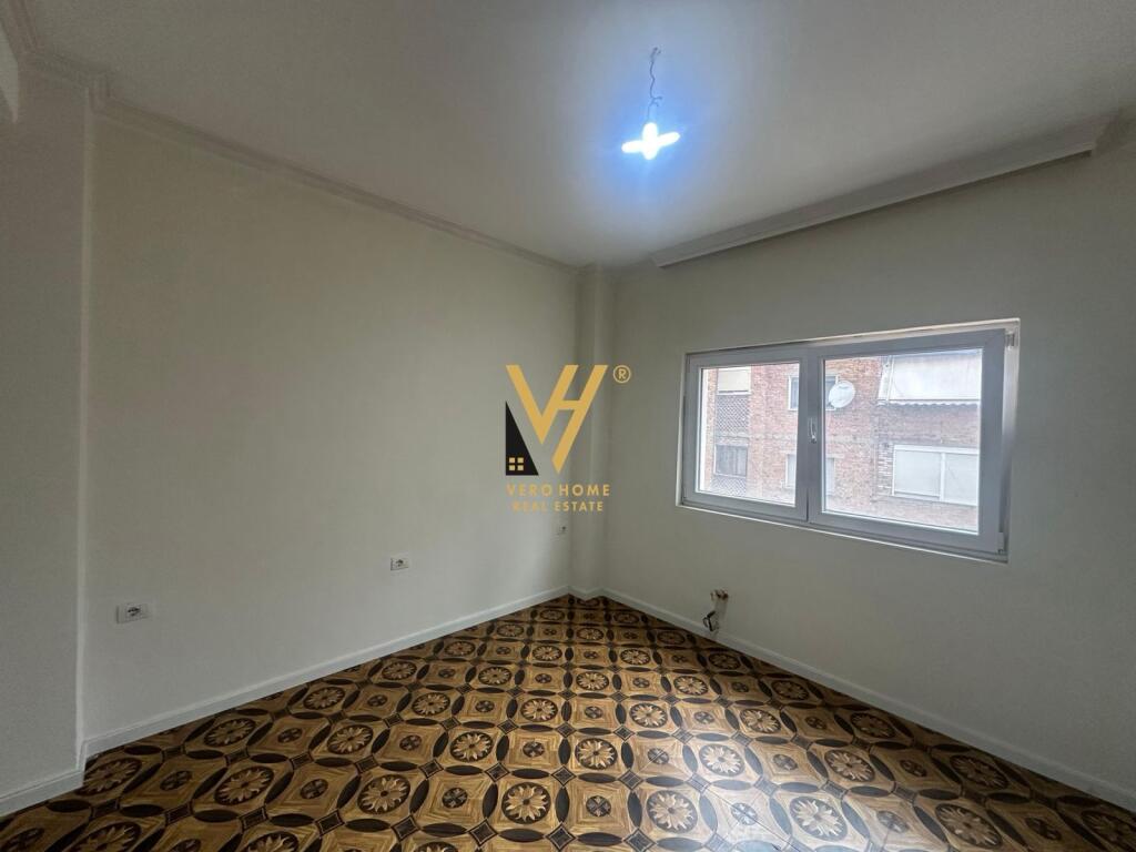 OFFICE 106 M2 FOR RENT IN THE MARKET CAM 700 EURO