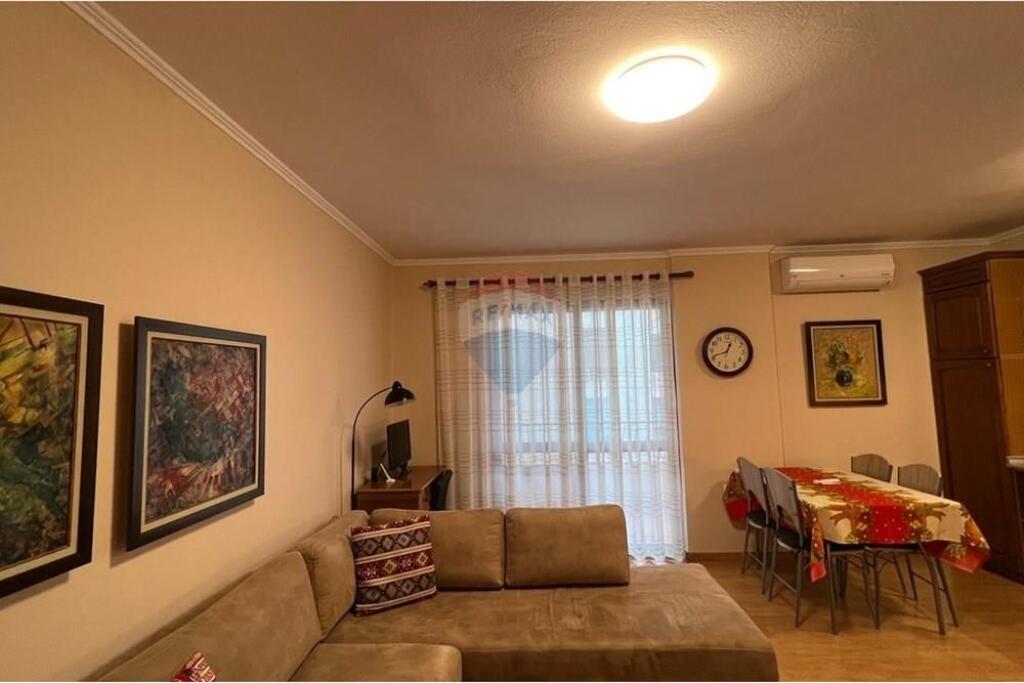 Affittasi Appartamento 1+1 al Pazari i Ri