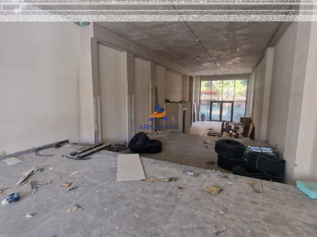 COMMERCIAL SPACE FOR RENT 125M2 "RRUGA BARRIKADA" 3,500 EURO