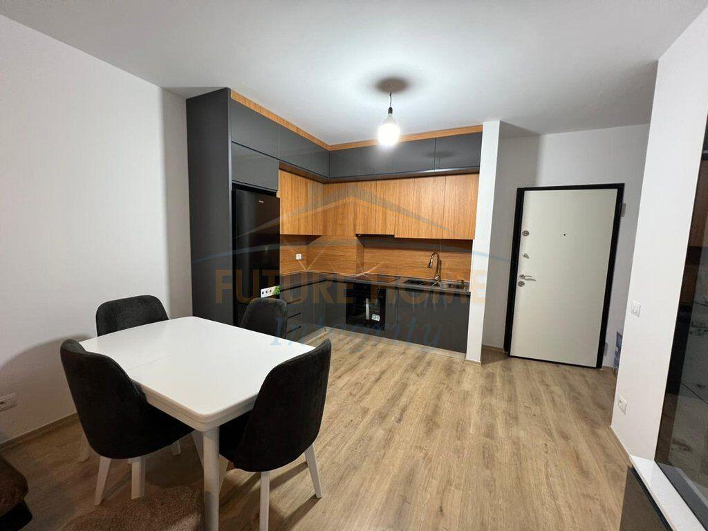 Affitto, Appartamento 2+1, Complesso Univers City, Tirana.