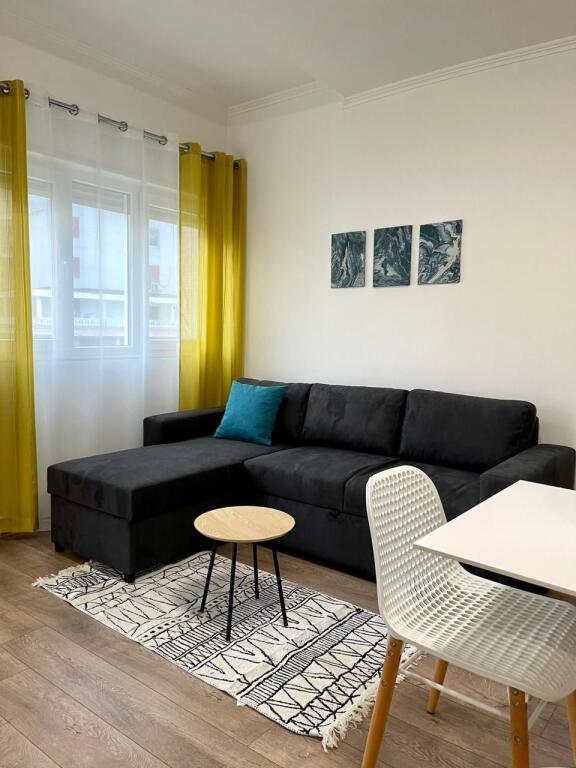Jepet apartament me qera 1+1 shkembi kavajes
