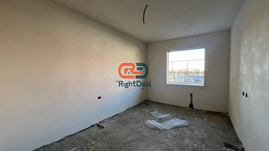 Ne Paskuqan, Tek British Residence Shitet Apartament 3+1+2 Perfekte Per Ndarje Ne Dy Apartamente 1+1 !!!