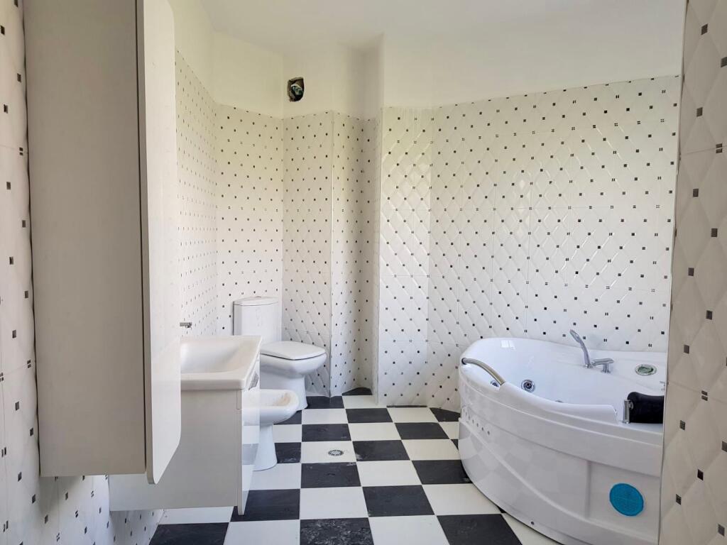 📣 SHITET Apartament 3+1 Me 3 Tualete 📍 Pranë Liqenit Te Thate 🛣️ Rruga "Peti" ✨