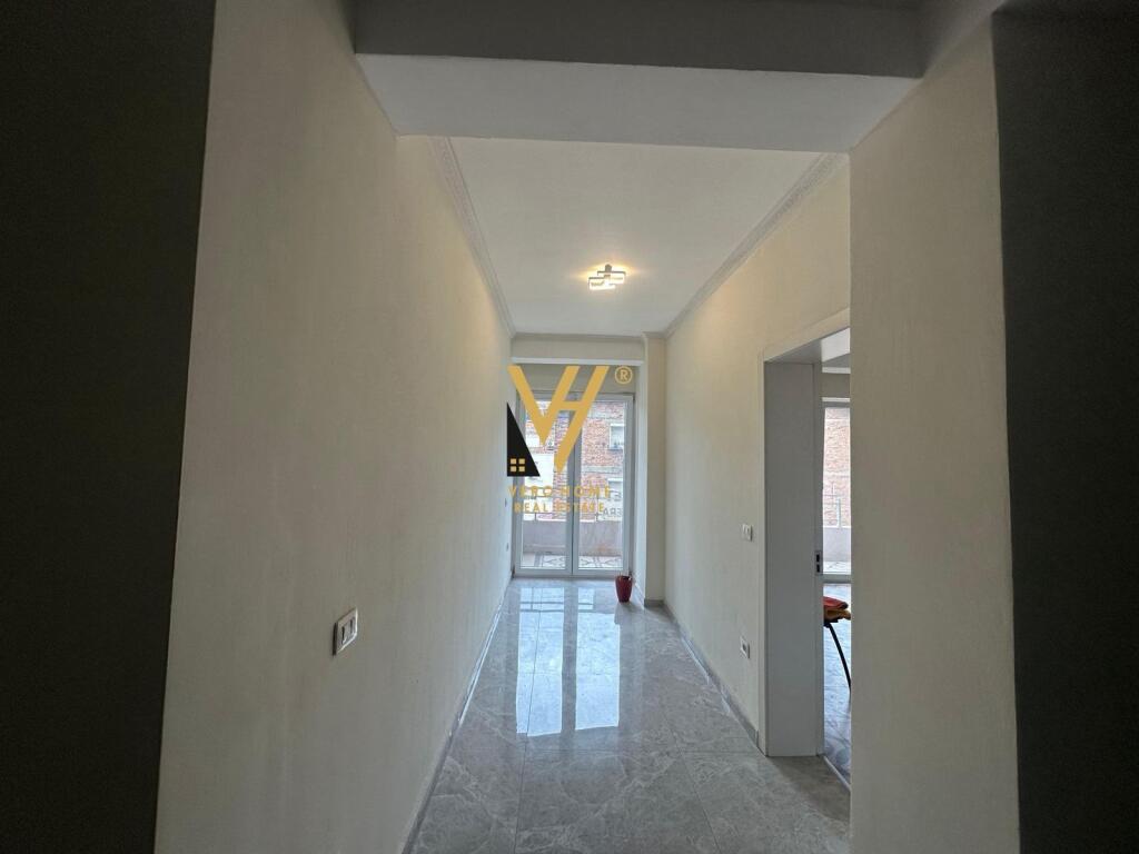 OFFICE 106 M2 FOR RENT IN THE MARKET CAM 700 EURO