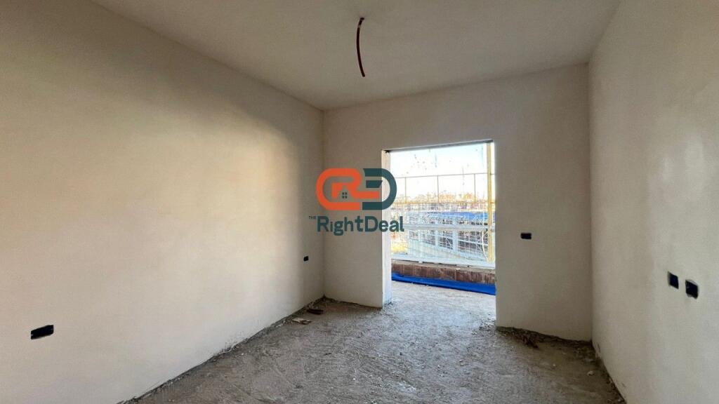Ne Paskuqan, Tek British Residence Shitet Apartament 3+1+2 Perfekte Per Ndarje Ne Dy Apartamente 1+1 !!!
