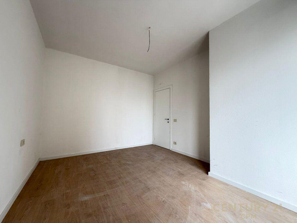 SHITET APARTAMENT 1+1 NE GOLDEN TOWER, RRUGA MINE PEZA