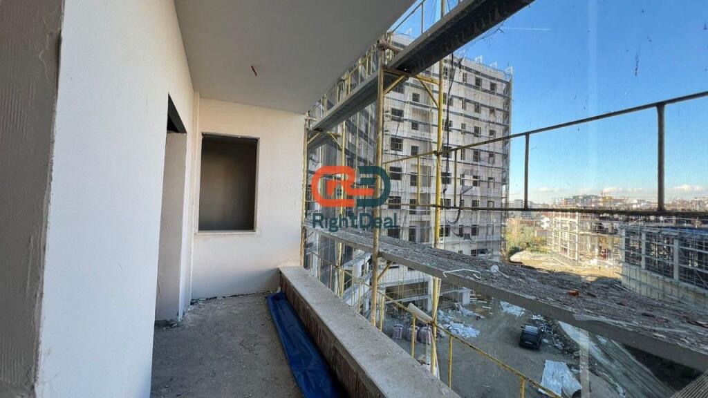 Ne Paskuqan, Tek British Residence Shitet Apartament 3+1+2 Perfekte Per Ndarje Ne Dy Apartamente 1+1 !!!