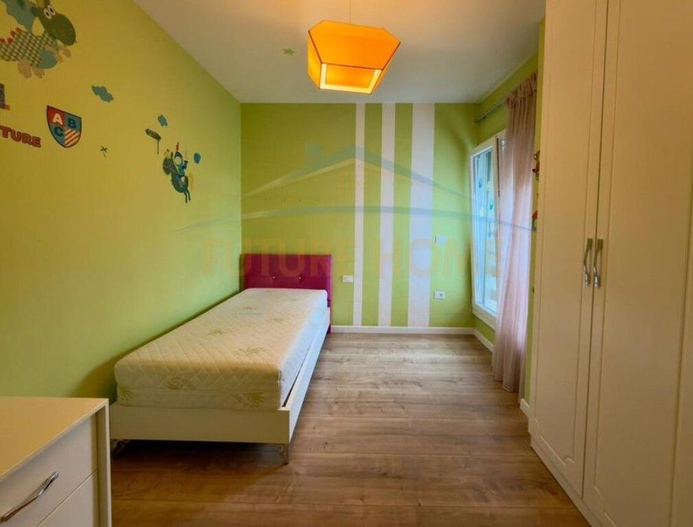 Qera, Apartament 3+1+2+2 Poste Parkimi..