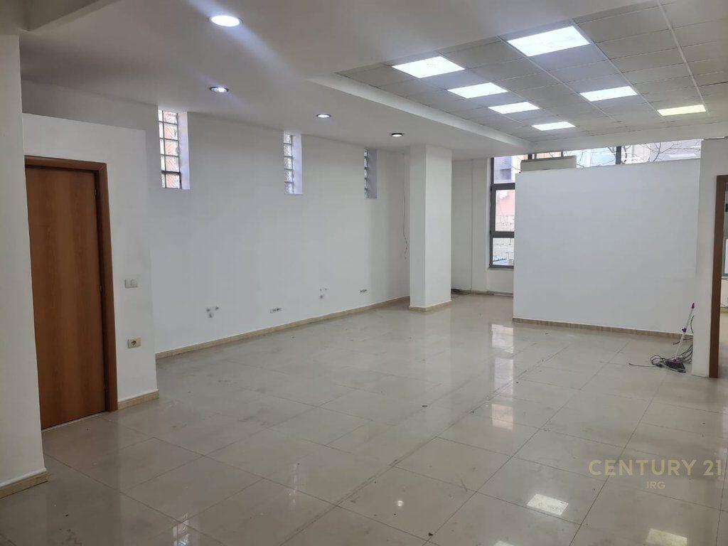 UFFICIO IN AFFITTO IN VIA KAVAJES!