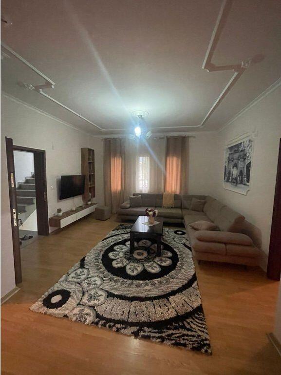 Villa 3+1 In Affitto in Via 5 Maji, Tirana - 450 mila lek | 115 m²...