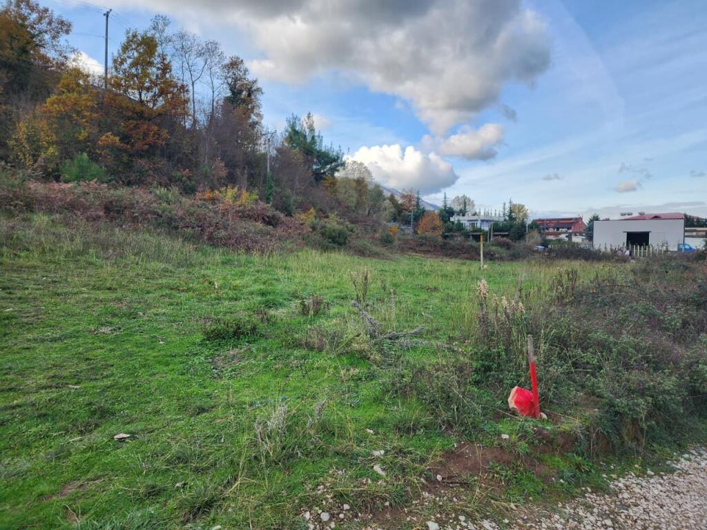 🌍 IN VENDITA: Terreno Agricolo 604 m² All'interno del Villaggio con Vista sulla Foresta &amp; Fiume📍Nel Villaggio IBË  39.200€ 🏕