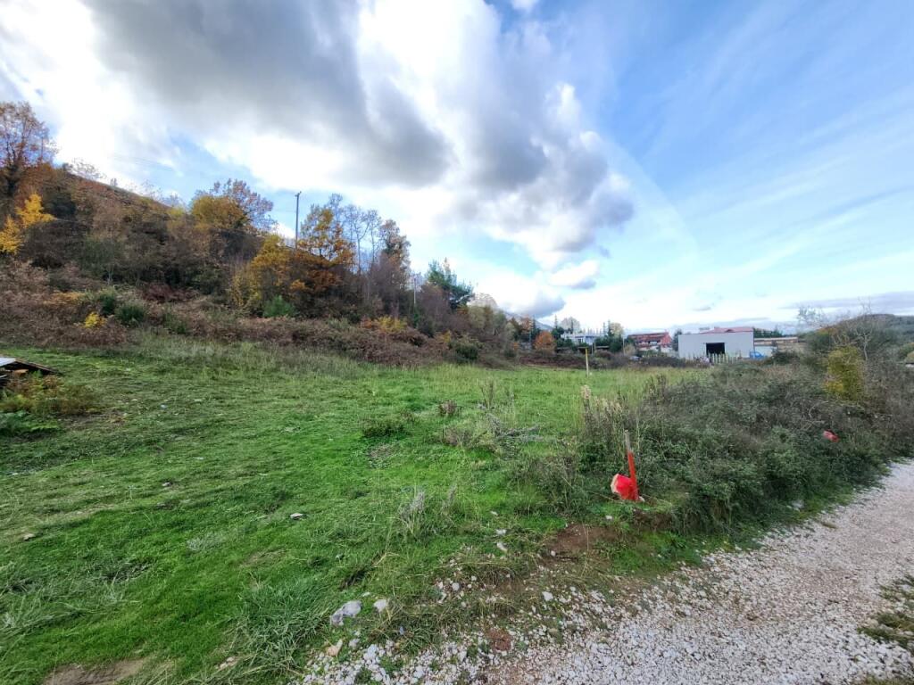 🌍 IN VENDITA: Terreno Agricolo 604 m² All'interno del Villaggio con Vista sulla Foresta &amp; Fiume📍Nel Villaggio IBË  39.200€ 🏕
