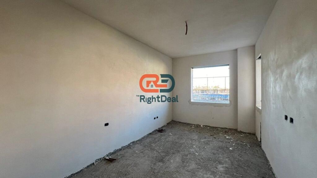 Ne Paskuqan, Tek British Residence Shitet Apartament 3+1+2 Perfekte Per Ndarje Ne Dy Apartamente 1+1 !!!