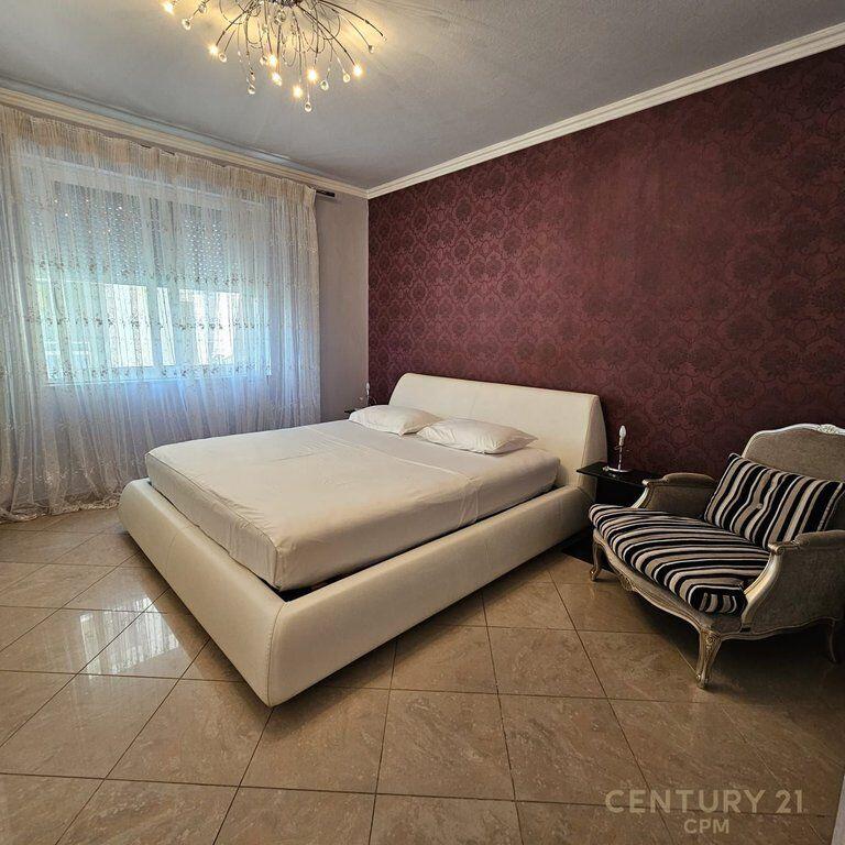 Apartment 3+1 for rent near Garda, with parking space.